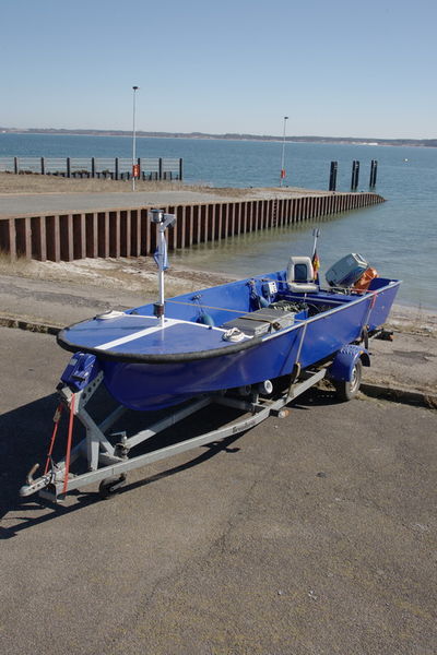 Datei:Mehrzweckboot (THW).jpg