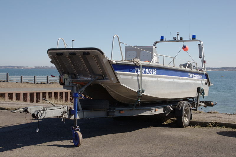 Datei:Mehrzweckarbeitsboot (THW).jpg